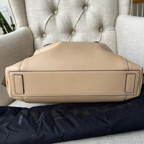 Authentic Brand New Givenchy Soft Antigona bag, small size - Picture 8 of 16
